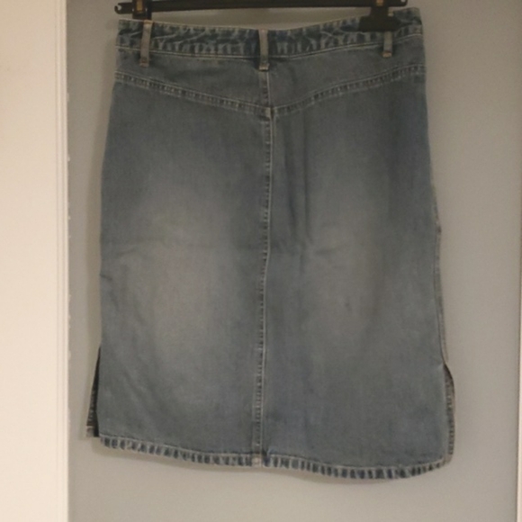 Old Navy Denim Skirt - Picture 2 of 4